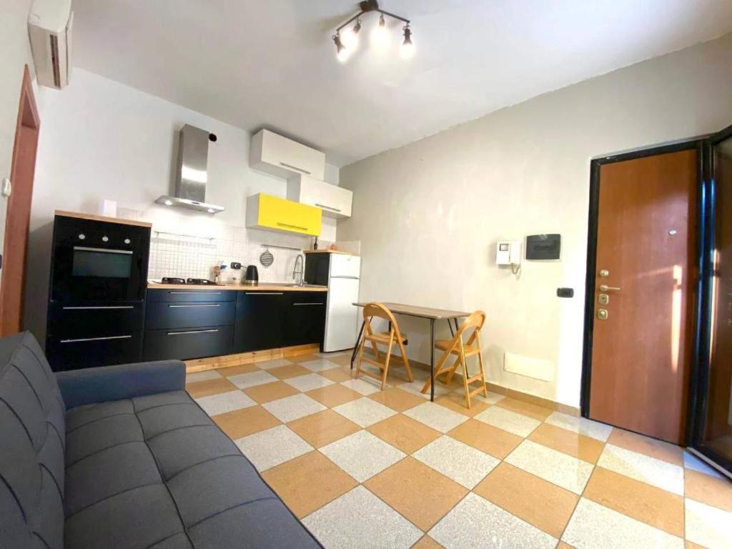 Conte Rosso House, Con Doppia Terrazza In Coorte Tranquilla A Due Passi Da Stazione E Metropolitana Lambrate Apartment Milano Exterior foto