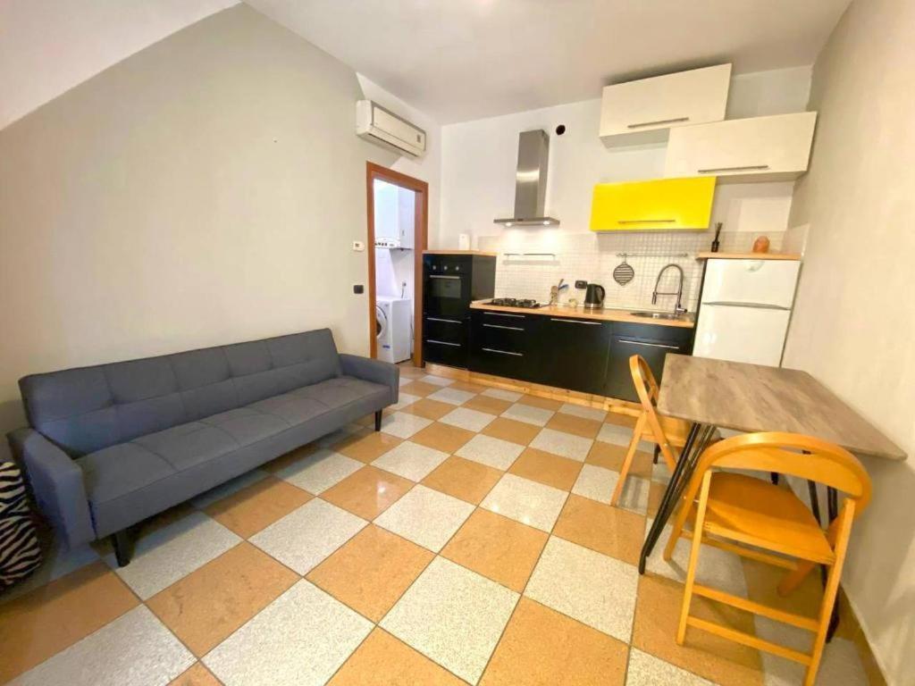 Conte Rosso House, Con Doppia Terrazza In Coorte Tranquilla A Due Passi Da Stazione E Metropolitana Lambrate Apartment Milano Exterior foto